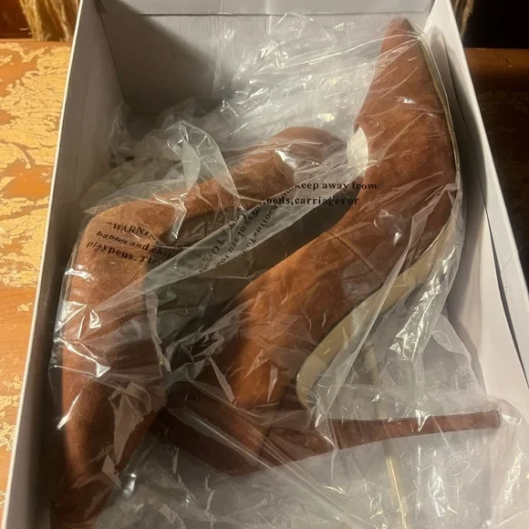 Steve Madden
Daisie Chestnut Sue
Size 9
Like new - Picture 7 of 9